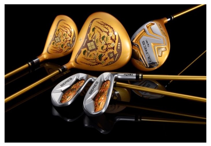 Honma Beres B08 Aizu 3 sao cho nam thiết kế hơi hướng mùa xuân với hoa anh đào mềm mại